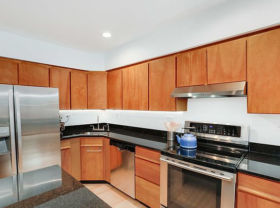 5th image of 325 N Oak Park Ave #5