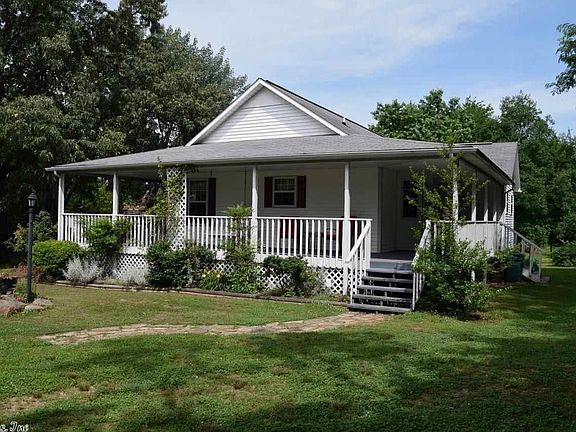 3rd image of 611 Cedar Ave