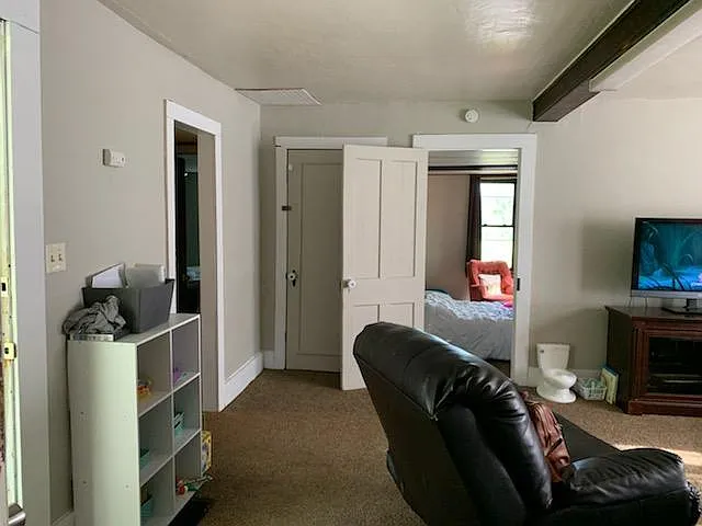 2 bed, 1100 sqft, $875 — Photo 2
