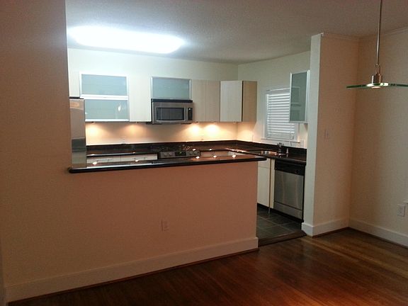 4th image of 415 W Saulnier St