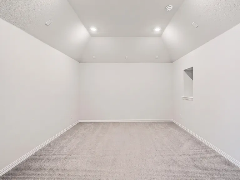 608 Artesian Dr — Photo 8