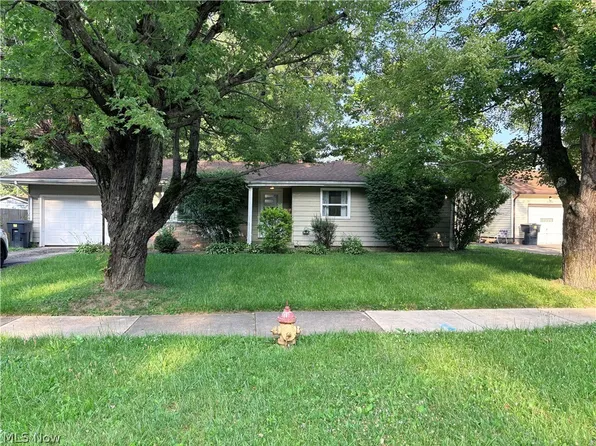 2860 Crestwood Dr NW, Warren, OH 44485