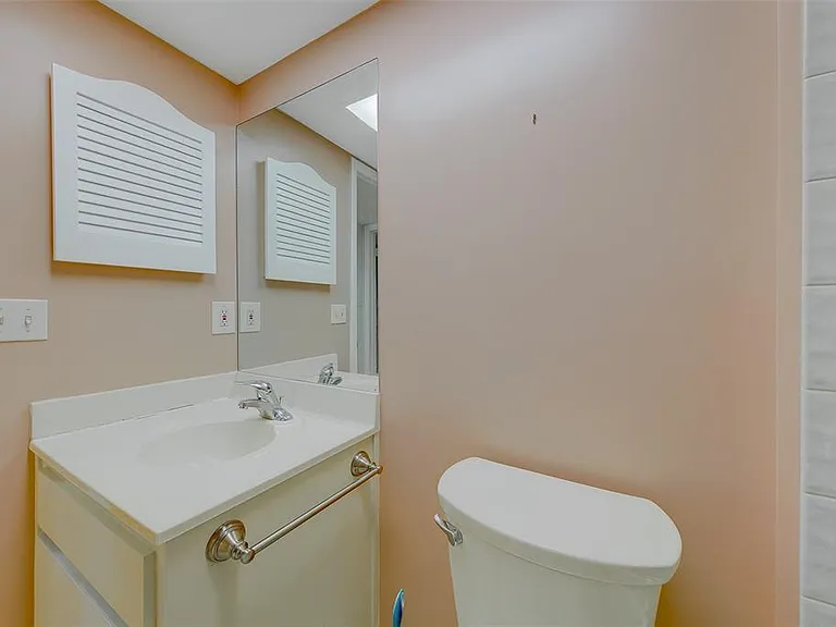 9881 113th St #215 — Photo 26