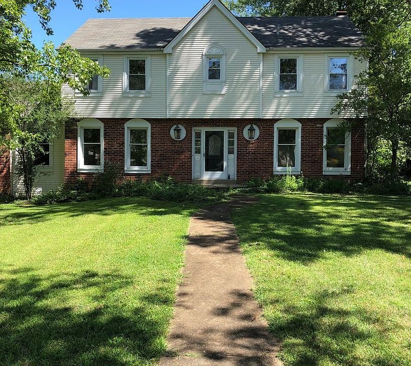 1st image of 896 Twin Pine Dr