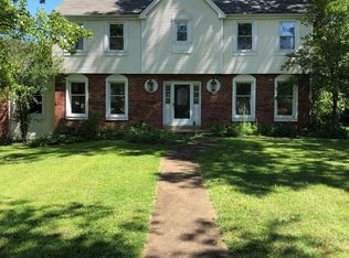 896 Twin Pine Dr, Saint Louis, MO