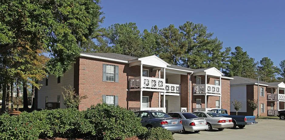 2 bed, 900 sqft, $1,195 — Photo 2