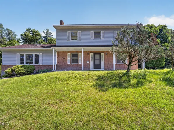 7 Huntington Parkway, Ballston Lake, NY 12019