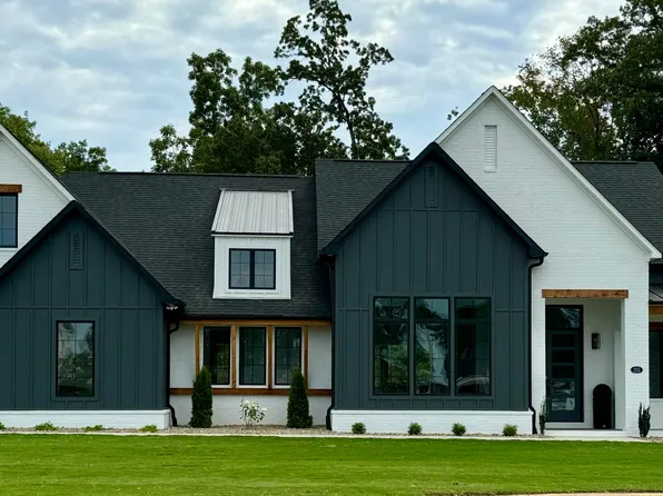 225 Providence Dr, Medina, TN 38355