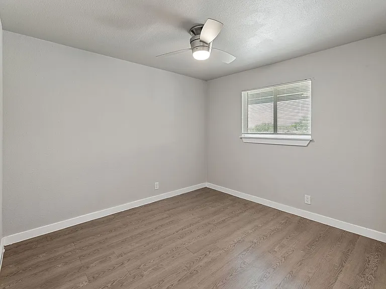 6812 S Congress Ave — Photo 13