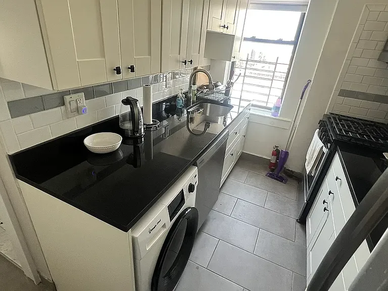 24-03 41st Ave #15 — Photo 6