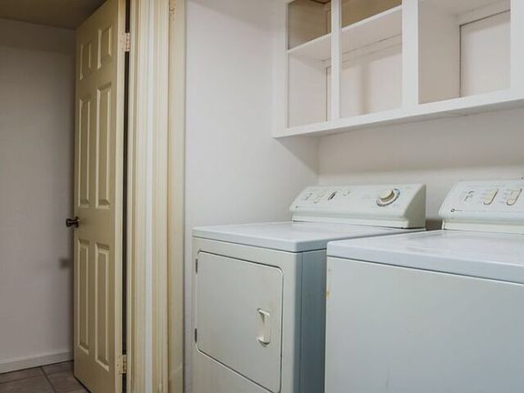 4th image of 311 E Chestnut St APT 1