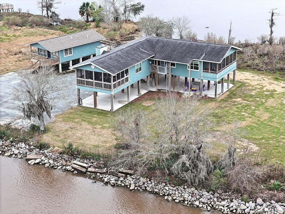 Rare Waterfront Opportunity!