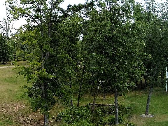 5th image of 220 Gardenia Dr