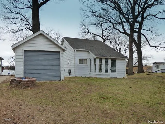4174 Highcrest Dr photo 1