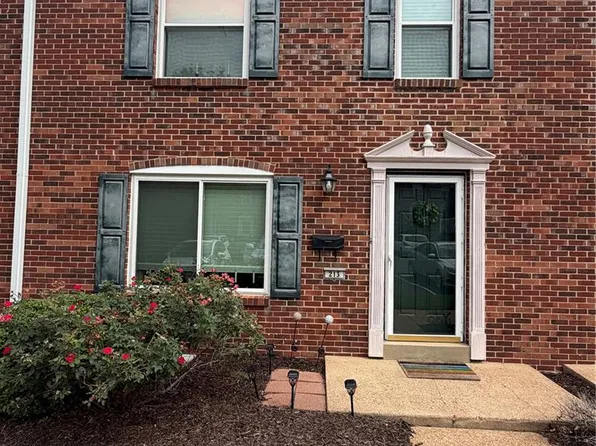 213 Charmers Ct, Saint Louis, MO 63122