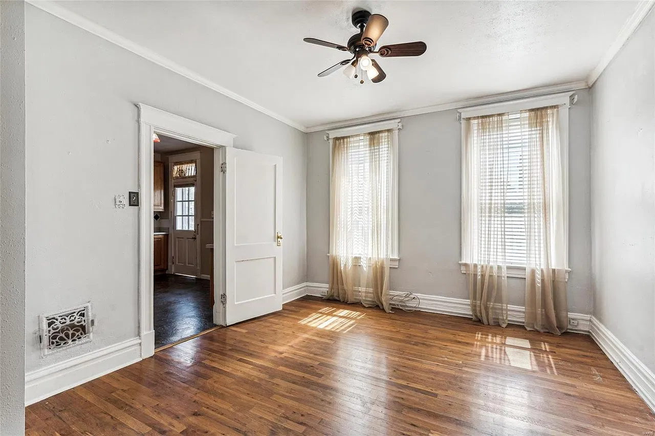 2 bed, 1000 sqft, $1,425 — Photo 2