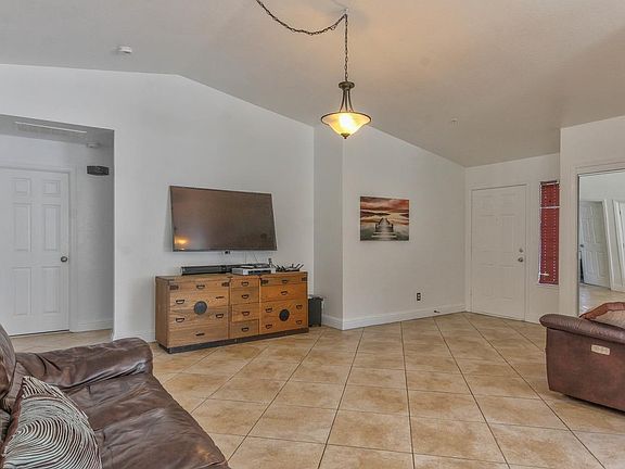 5th image of 9648 Esperanza Cir