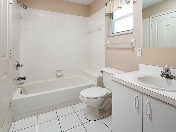 5th image of 804 Wiggins Bay Dr