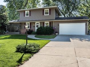 4409 Estate Dr N, Brooklyn Park, MN 55443