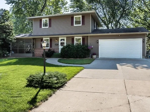 4409 Estate Dr N, Brooklyn Park, MN 55443