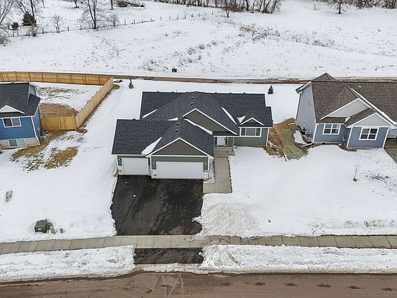 2nd image of 1175 Wisteria Ln
