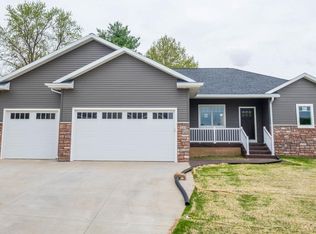 514 Craig Cir, Marshalltown, IA 50158