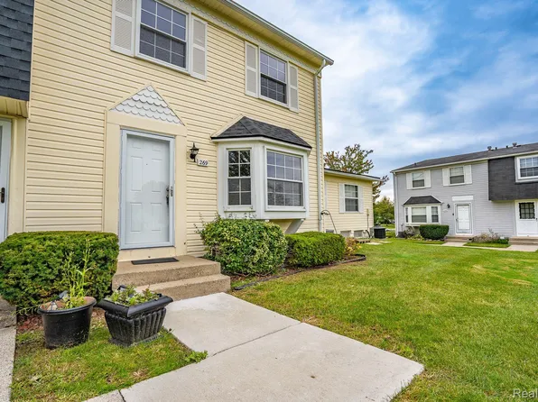 269 Lake Village Dr, Walled Lake, MI 48390