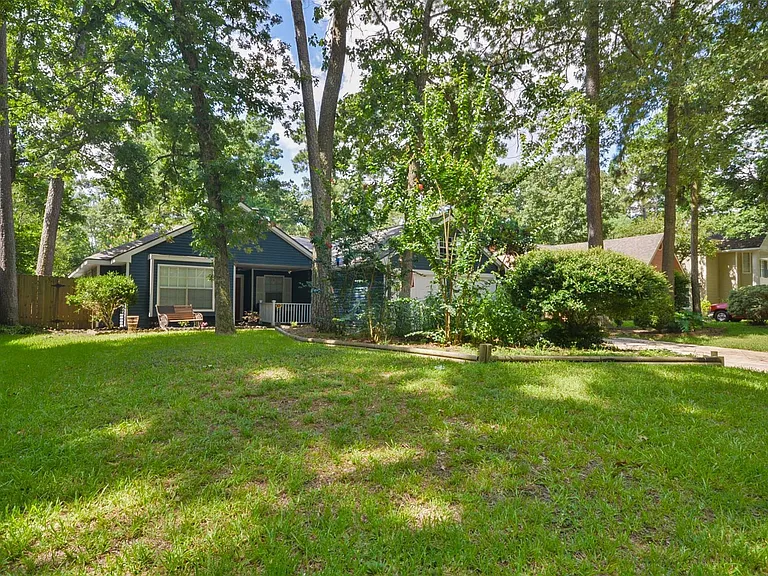 3218 Lake Stream Dr — Photo 2