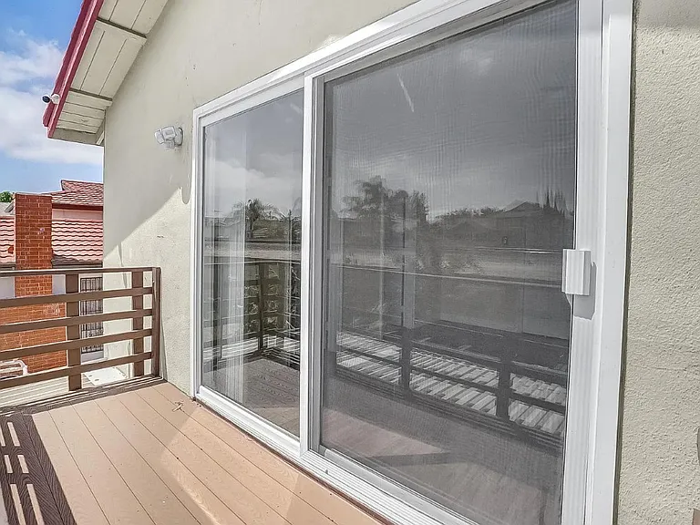 1102 Oakhorne Dr — Photo 10