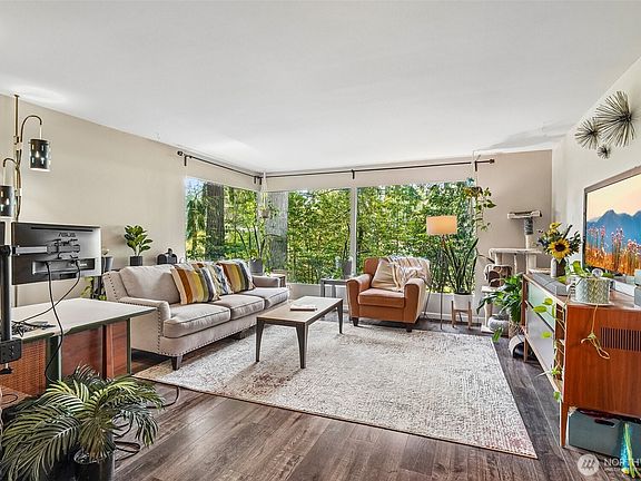 5th image of 19604 10th Avenue NE