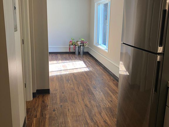 2nd image of 1280 38th Ave #5