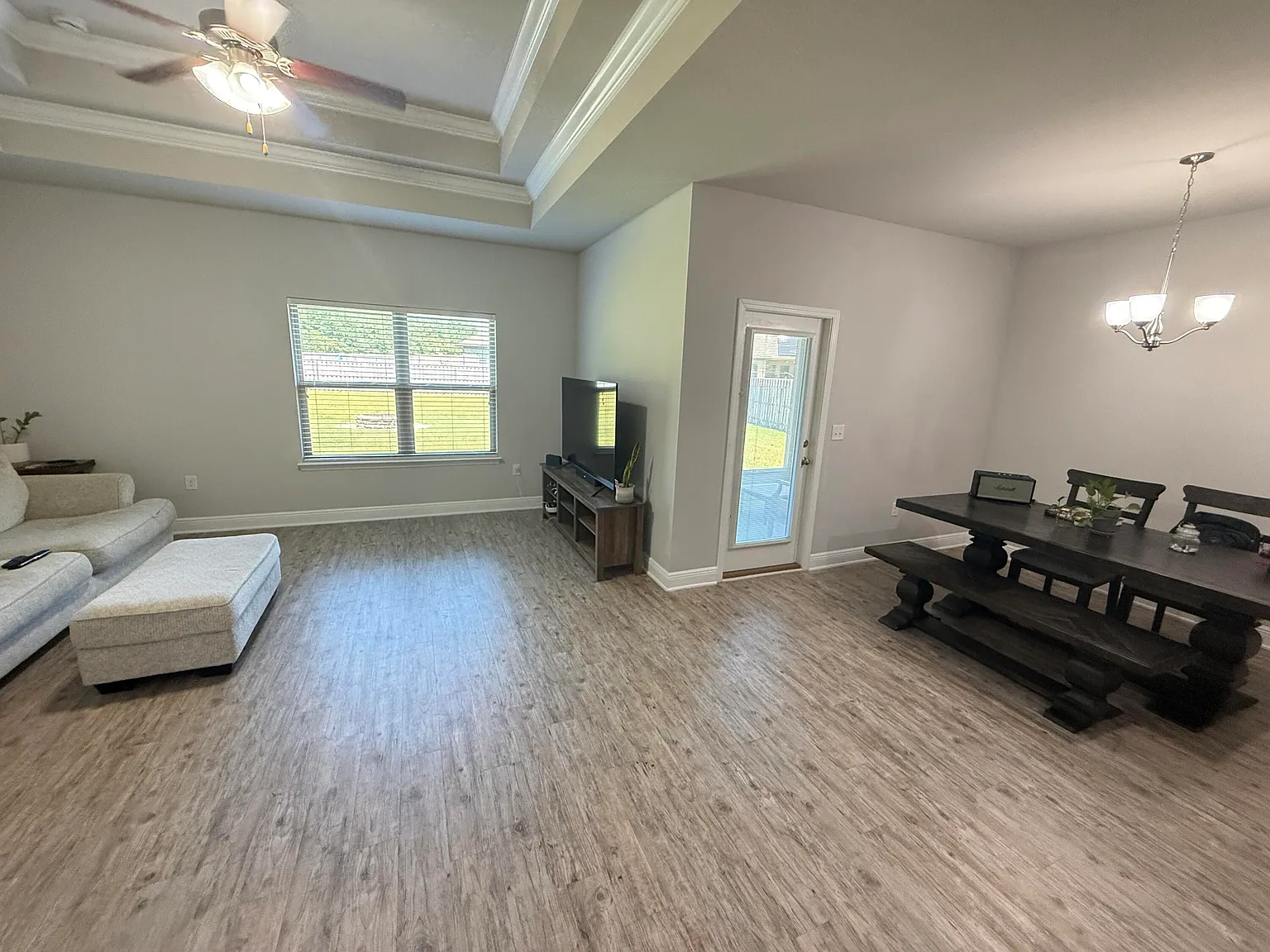 4 bed, 2.0 bath, 1852 sqft, $2,200 — Photo 4