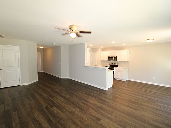 4th image of 107 Callaway Cres