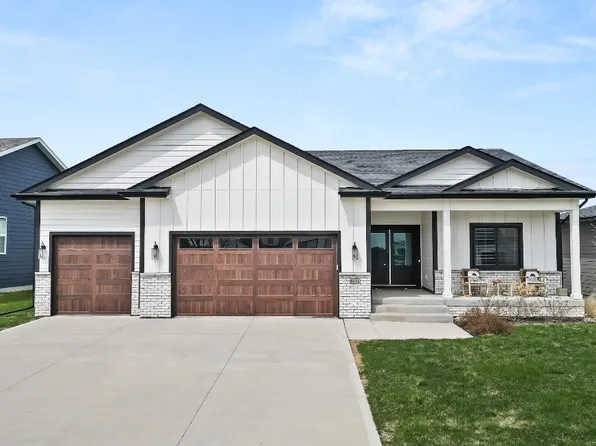 801 Willow Valley Dr, Norwalk, IA 50211