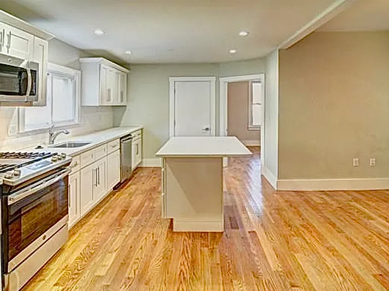 70 Wordsworth St #1 — Photo 3