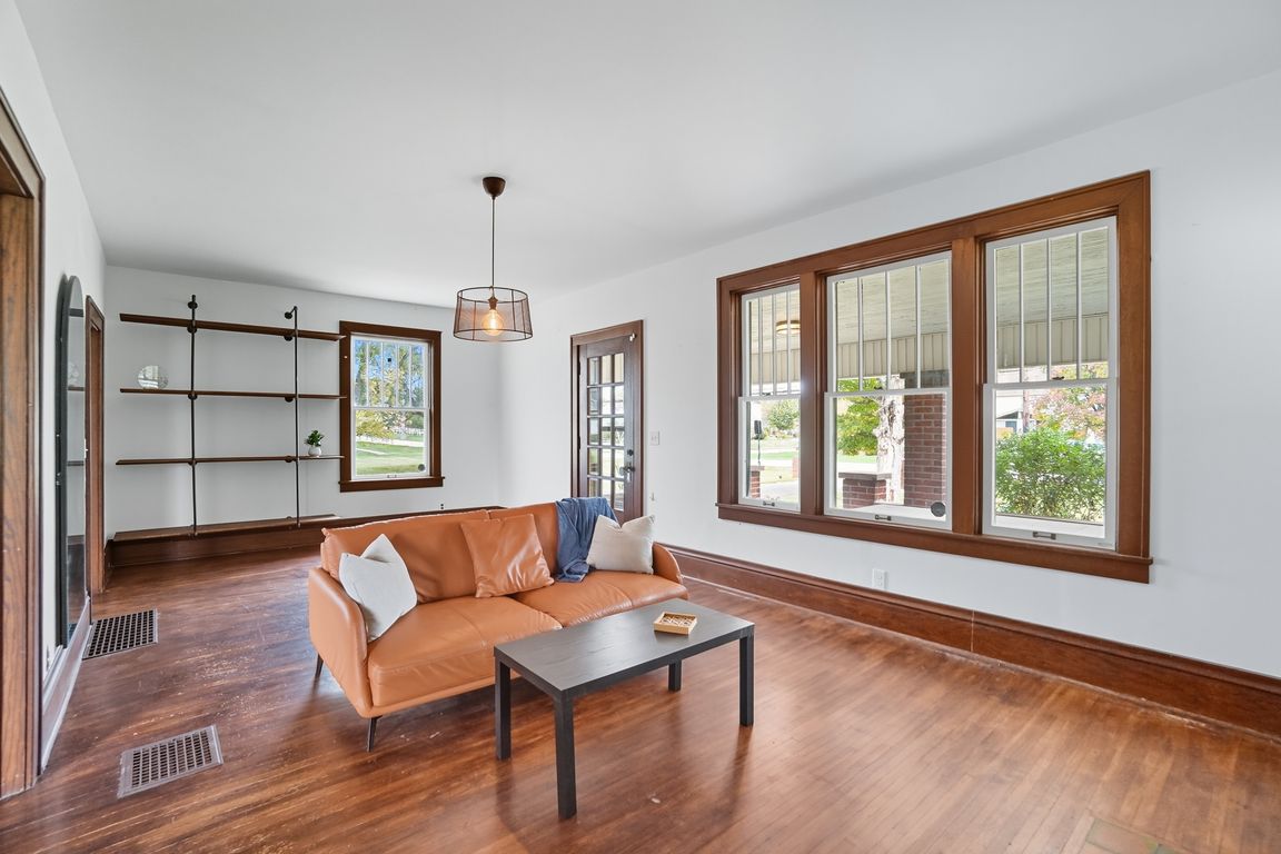 next background image