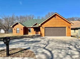 209 NW 9th Ave, Madill, OK 73446