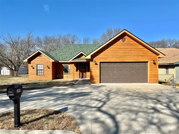 209 NW 9th Ave, Madill, OK 73446