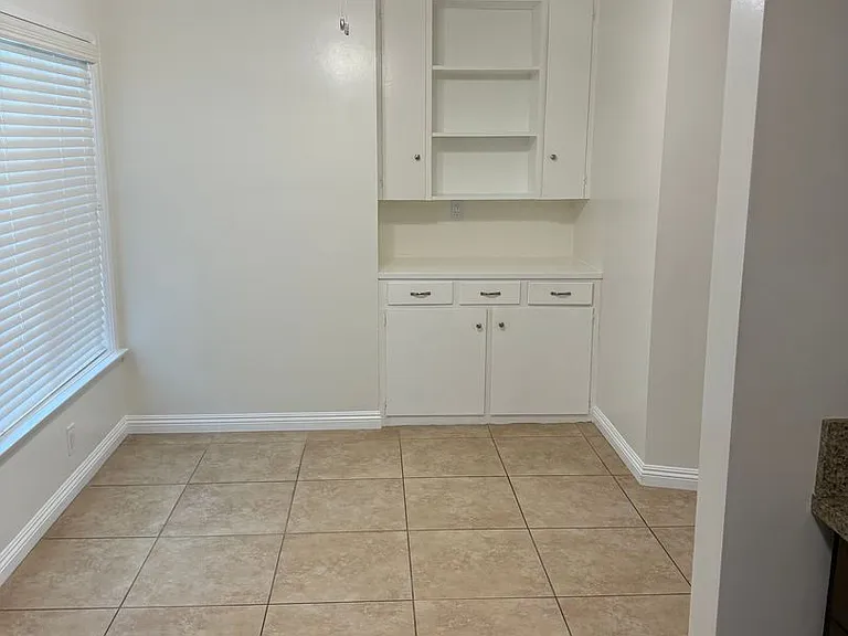 180 S Mountain View Ave — Photo 5