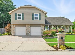 1022 Tennessee Ln, Elk Grove Village, IL 60007