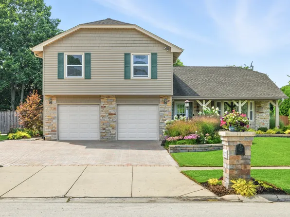 1022 Tennessee Ln, Elk Grove Village, IL 60007