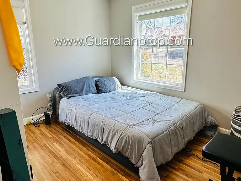 2748 Vernon Ave S — Photo 4