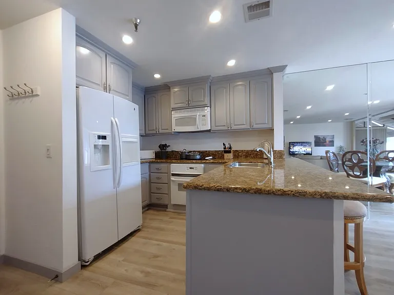 Kitchen with all appliances