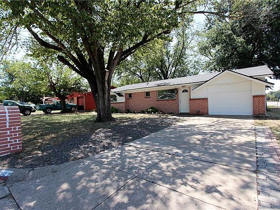3rd image of 957 Dee Ln