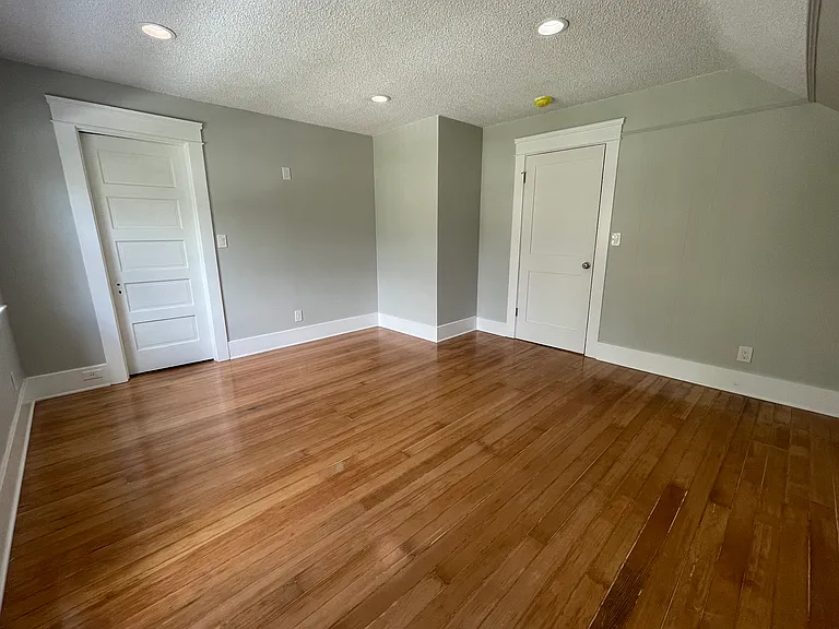171 N Mayflower Ave — Photo 5