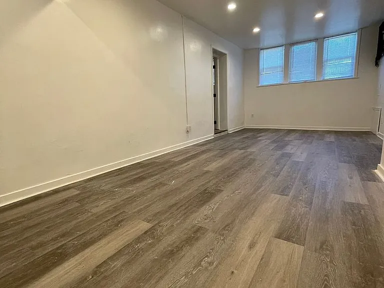 14800 E Vernor Hwy — Photo 3