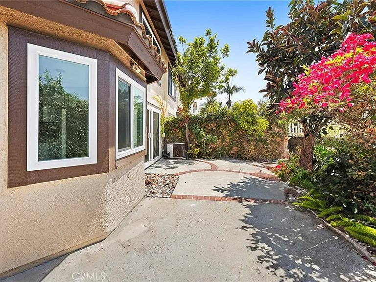 24242 Briones Dr — Photo 43