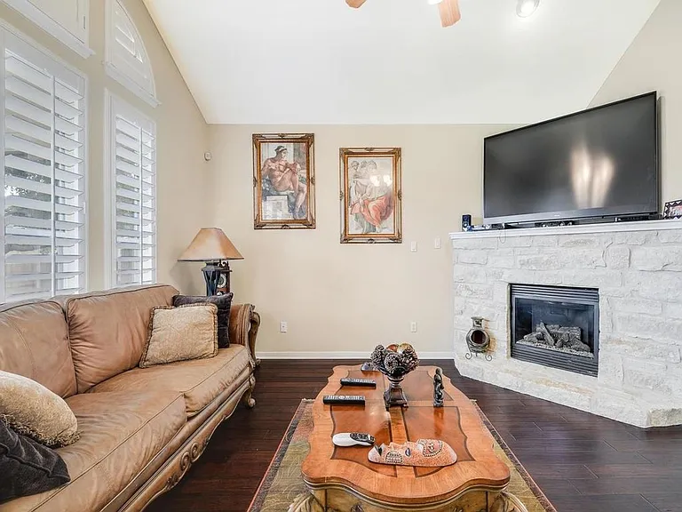 2209 Settlers Park Loop — Photo 14