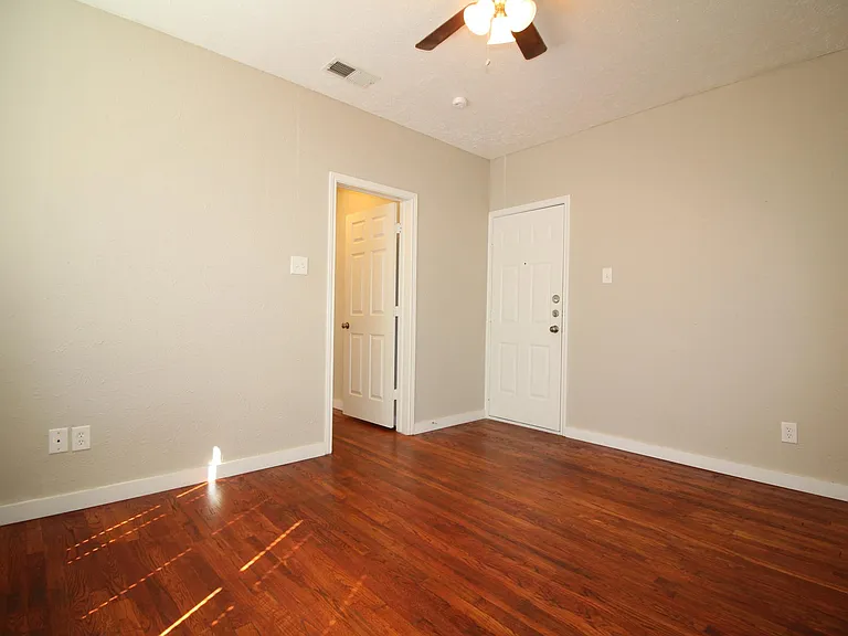 2309 Wesley St #D — Photo 8