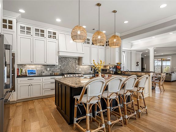 3rd image of 1913 Haxton Ln